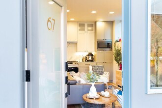 67C W Dravus St in Seattle, WA - Building Photo - Building Photo