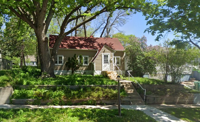 property at 706 S Lake Ave