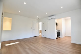 7417 Herschel Ave in San Diego, CA - Building Photo - Building Photo