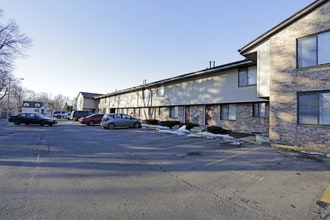 Good Hope Townhomes in Milwaukee, WI - Foto de edificio - Building Photo
