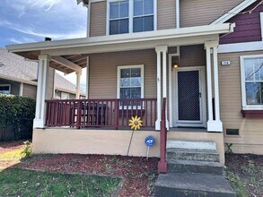 719 Lotz Way in Suisun City, CA - Building Photo - Building Photo