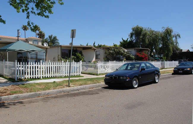 982-986 Tourmaline St in San Diego, CA - Building Photo - Building Photo