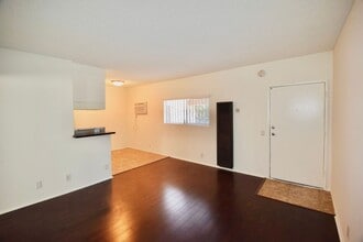 7101 Haskell Ave in Los Angeles, CA - Building Photo - Building Photo