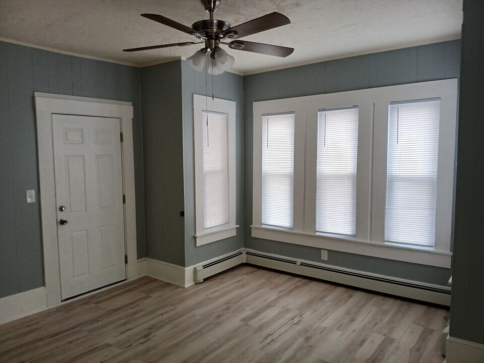 599 Cottage St in New Bedford, MA - Building Photo