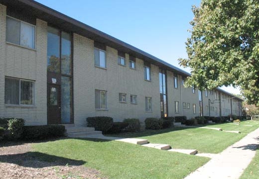 Delafield Courtyard in Waukesha, WI - Building Photo - Building Photo