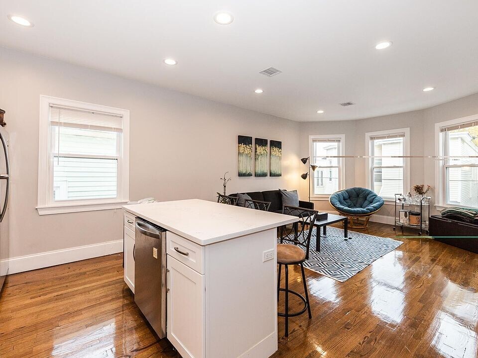 25 Darling St, Unit 3 in Boston, MA - Building Photo