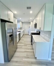 15853 Stare St, Unit 15855 Stare St in North Hills, CA - Foto de edificio - Building Photo