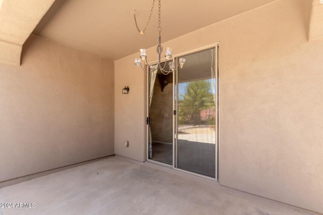 15328 W Wethersfield Rd in Surprise, AZ - Foto de edificio