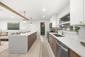 325 Eva St NE in Palm Bay, FL - Building Photo - Building Photo