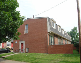 142-150 W 8th Ave in Columbus, OH - Building Photo - Building Photo