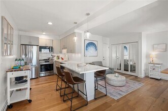 58 Washington St in Newport, RI - Building Photo - Building Photo