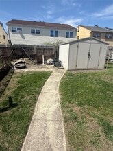 615 Beach 68th St in Queens, NY - Foto de edificio - Building Photo