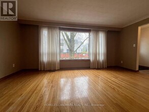 12 Pratt Cir in Markham, ON - Building Photo - Building Photo