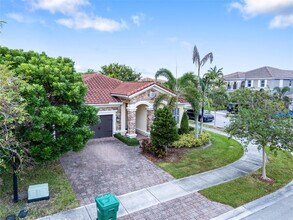 9741 S Miralago Way in Parkland, FL - Foto de edificio - Building Photo