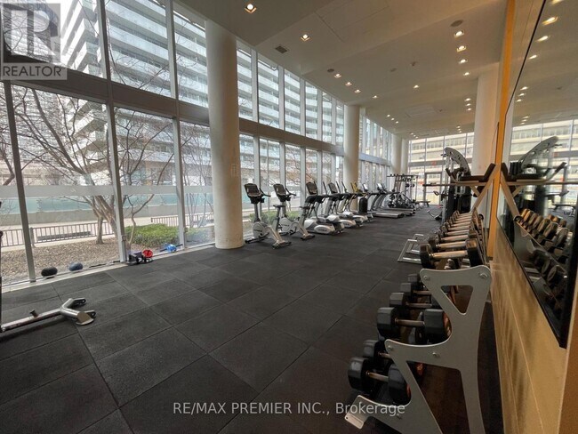 29 Queens Quay E in Toronto, ON - Building Photo - Building Photo