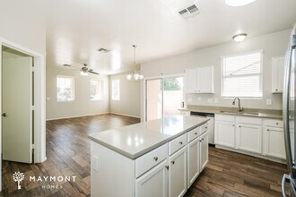 5166 W Illini St in Phoenix, AZ - Foto de edificio - Building Photo