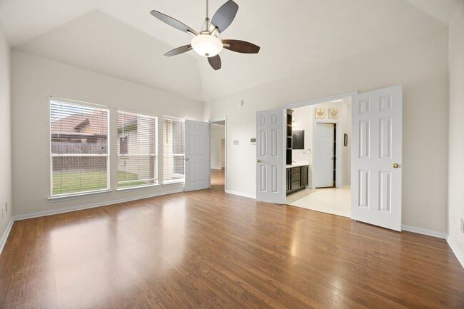 10215 Hedge Way Dr