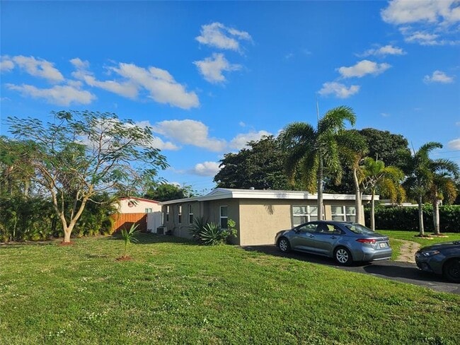 2586 NW 58th Ave in Margate, FL - Foto de edificio - Building Photo