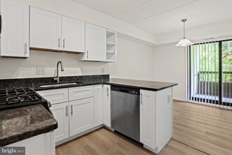 5659 Harpers Farm Rd in Columbia, MD - Building Photo - Building Photo