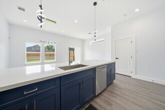 1015 Ellington St in Houston, TX - Building Photo - Building Photo