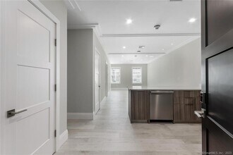 1990 Bronson Rd in Fairfield, CT - Building Photo - Building Photo