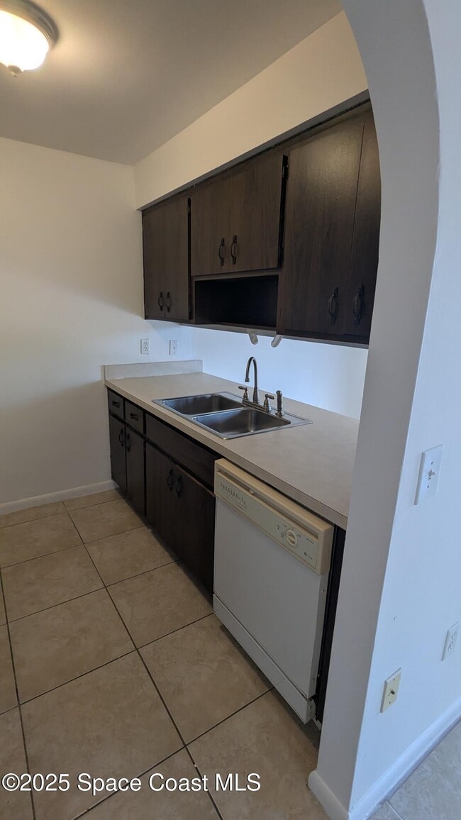 215 San Juan Cir in Melbourne, FL - Building Photo - Building Photo