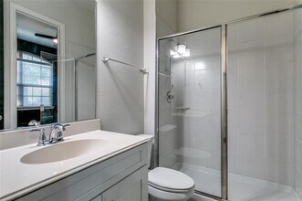 515 W Royal Ln in Irving, TX - Building Photo - Building Photo