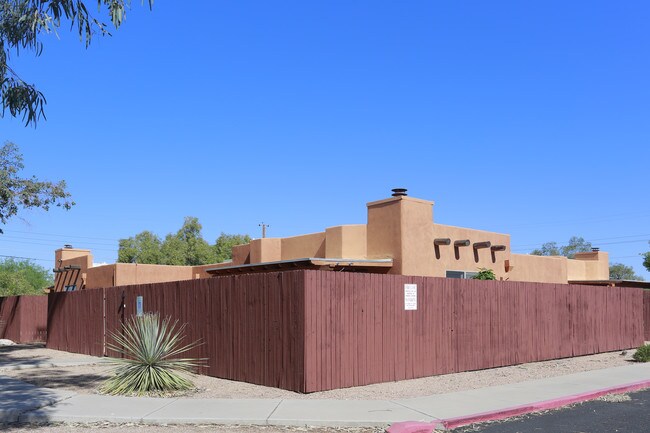 1630-1650 E Adelaide Dr in Tucson, AZ - Foto de edificio - Building Photo