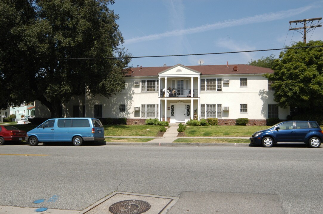 1815-1817 E Chevy Chase Dr in Glendale, CA - Building Photo