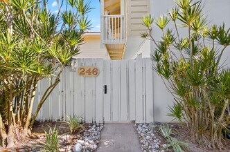 246 Seabreeze Cir in Jupiter, FL - Foto de edificio - Building Photo