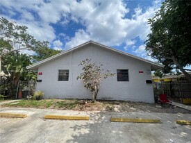 121 SW 12th Ave in Delray Beach, FL - Building Photo