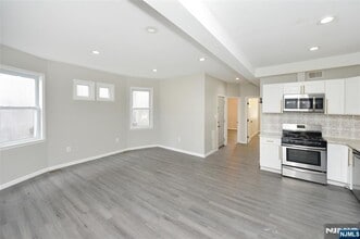 23 Bayview Ave in Jersey City, NJ - Building Photo - Building Photo