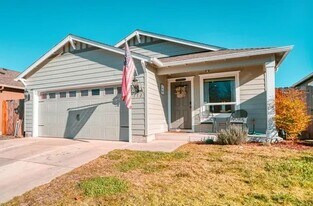 772 Nicholas Lee Dr in Medford, OR - Building Photo