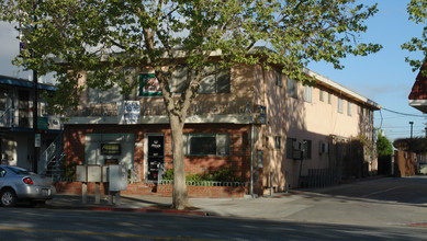 1625 Alum Rock Ave in San Jose, CA - Foto de edificio - Building Photo