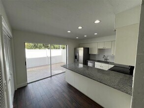301 S Bungalow Park Ave in Tampa, FL - Building Photo - Building Photo