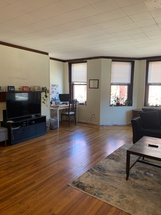 39 Carlton St in Brookline, MA - Building Photo