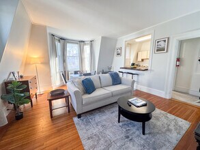 39 Cypress St, Unit 2 in Brookline, MA - Building Photo - Building Photo