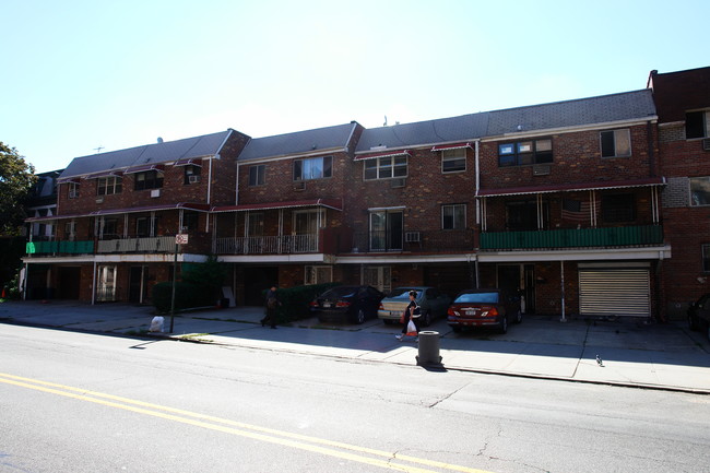 14350-14358 Sanford Ave in Flushing, NY - Building Photo - Building Photo