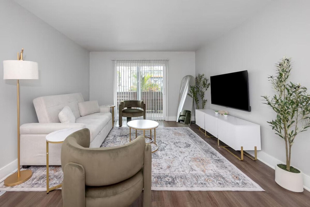 4301 W Cleveland St in Tampa, FL - Building Photo