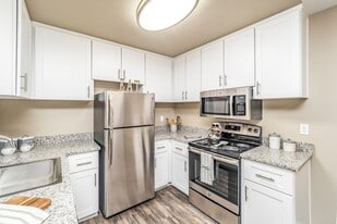 Cameron Oaks in Cameron Park, CA - Building Photo