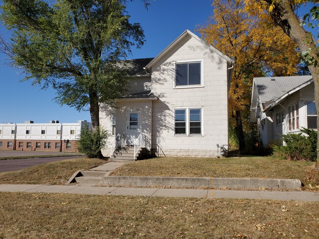 property at 116 W 4th St