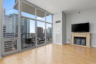 1600 S Indiana Ave, Unit 1308 in Chicago, IL - Foto de edificio - Building Photo