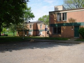 Woodland Park Apartments in Evansville, IN - Building Photo - Building Photo