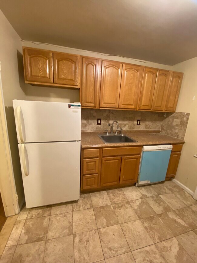 30 E Curtis St Apartments and Nearby Linden Apartments For Rent