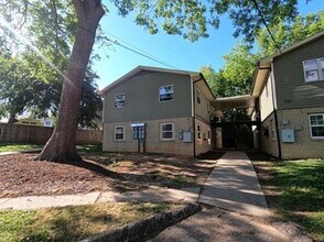 727 E Lenoir St in Raleigh, NC - Foto de edificio - Building Photo