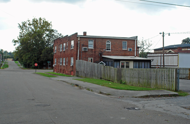 2733 E Magnolia Ave in Knoxville, TN - Foto de edificio - Building Photo