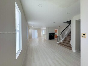 11400 NW 75th Terrace in Medley, FL - Building Photo - Building Photo