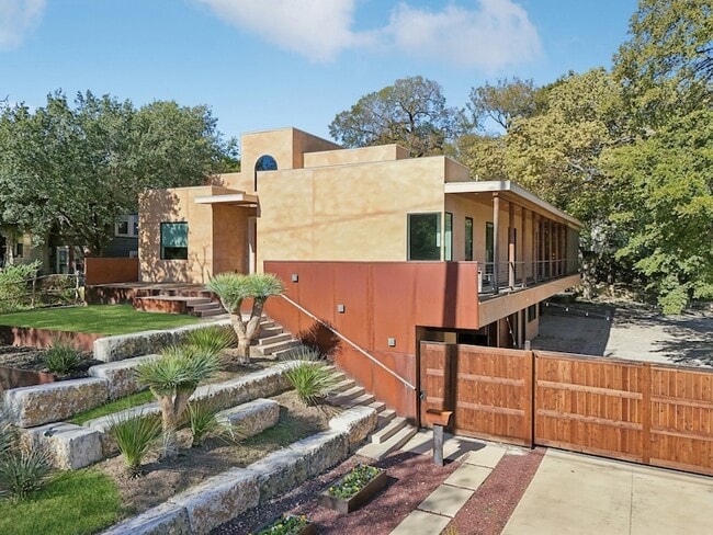 8635 San Leandro Dr in Dallas, TX - Foto de edificio - Building Photo