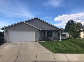 5512 Montague Ln in Pasco, WA - Building Photo