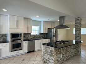 5607 Braesvalley Dr in Houston, TX - Building Photo